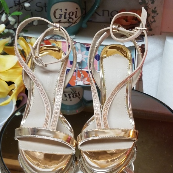 NWT ROSE GOLD SANDLES - Picture 3 of 7